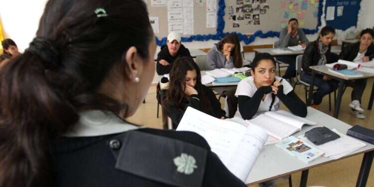 בגלל המילואים: עלייה בשכר נמנעת מאלפי מורים