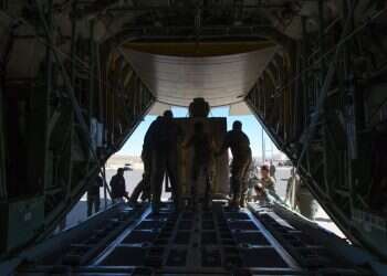 יקר ולא יעיל: מה גורם לעוד ועוד מדינות להצניח ציוד לעזה?