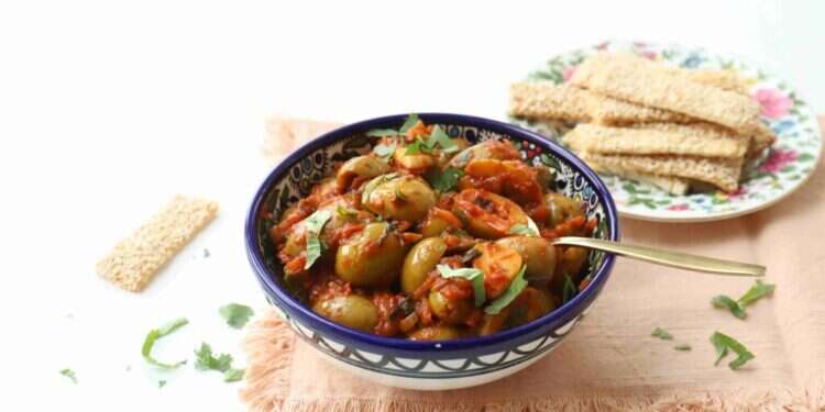 סלט זיתים מבושלים. צילום: אפרת ליכטנשטט
