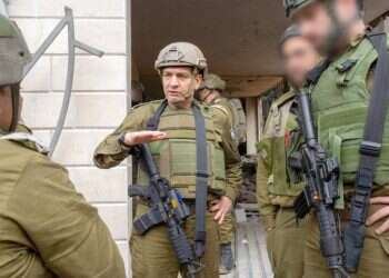 ראש אמ"ן, אלוף אהרן חליוה, בשכונת רימאל בעזה.