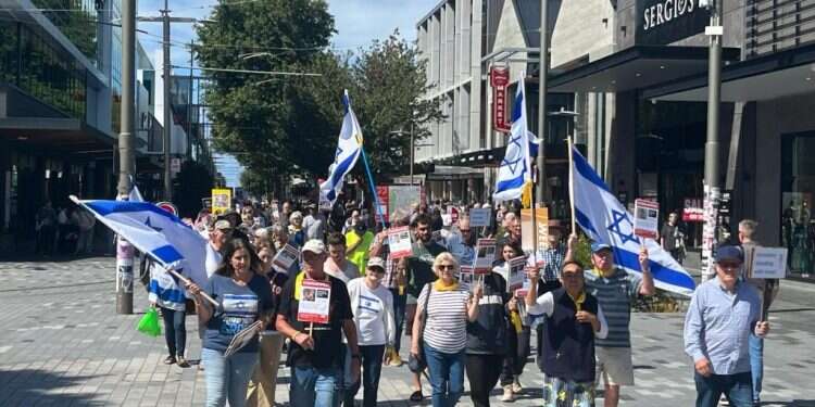 מצעד למען ישראל בכרייסטצ'רץ', ניו זילנד. צילום: רווית אברהם ניו-זילנד: היהודים חוששים – ודווקא המאורים מתייצבים לצד ישראל