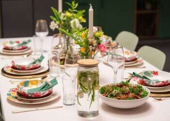 שולחן חג עם כלי הגשה מקרמיקה סדרת קפרי, מבית נעמן