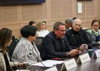 היזם טען בוועדה: מקורב לנתניהו הנחה לא לתת לי את פרס ישראל