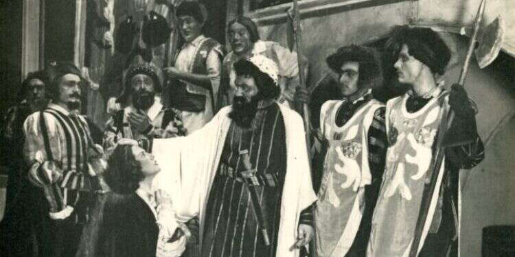 מתוך ההצגה  מתוך ההצגה "ראובני שר היהודים" בתיאטרון הבימה, 1940. צילום: באדיבות המרכז הישראלי לתיעוד אמנויות הבמה