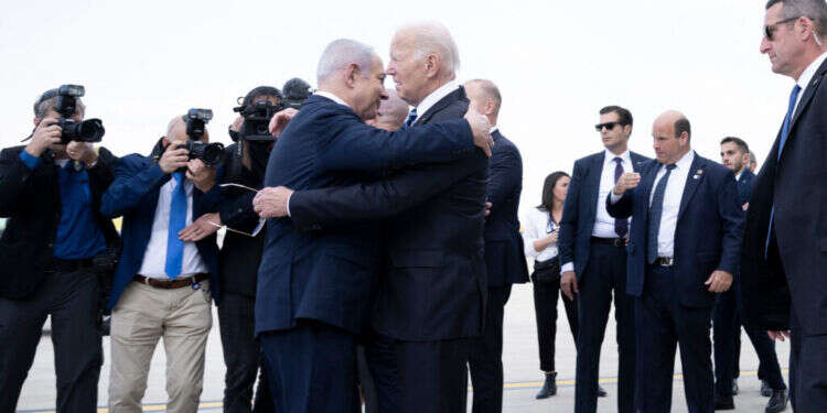 ביידן בביקור הזדהות בישראל לאחר פרוץ המלחמה, אוקטובר 2023. צילום: איי.אף.פי ביידן בביקור הזדהות בישראל לאחר פרוץ המלחמה, אוקטובר 2023. צילום: איי.אף.פי