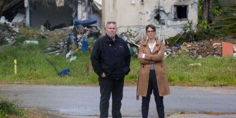 "יש המון חיבוקים, אבל במבחן התוצאה - כלום". מצליח ולונדנר בכפר־עזה, השבוע. צילום: לירון מולדובן