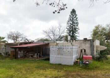 כפר־עזה, השבוע. סוכה מיותמת. צילום: לירון מולדובן