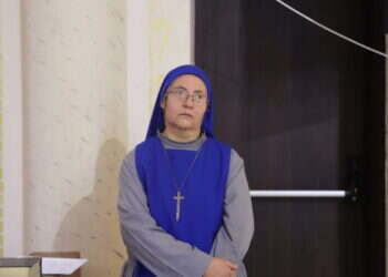 אישה הסתובבה במשך שנה עם גופת חברתה במזוודה