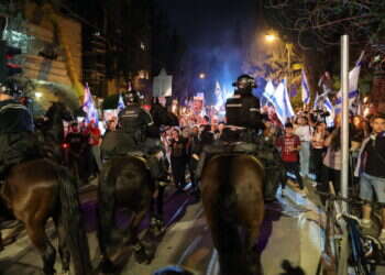 "חופש הביטוי והמחאה אינו החופש ליידות לפיד בוער לעבר שוטר"