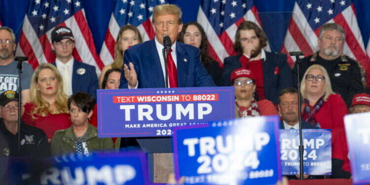 טראמפ נואם במהלך עצרת בגרין ביי, ויסקונסין, ארה"ב בתחילת החודש. ילום: EPA