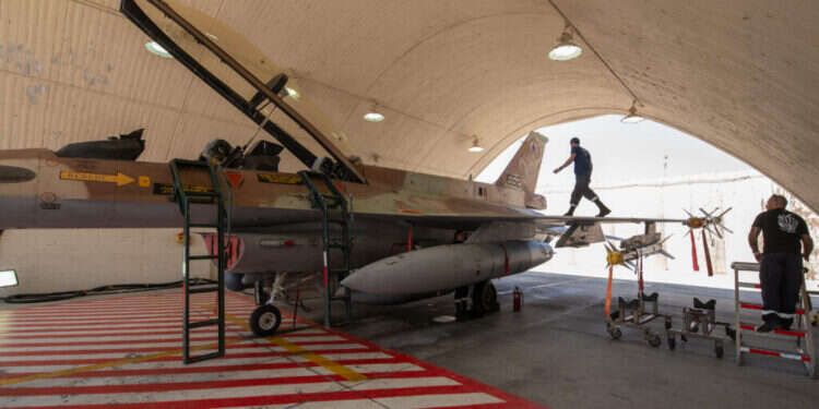 טייסת 105, רמת-דוד. צילום: אייל מרגולין - ג׳יני טייסת 105, רמת-דוד. צילום: אייל מרגולין - ג׳יני