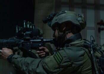 לוחמי צה תיעוד: לוחמי צה"ל פשטו על בית המחבל מהפיגוע בגן יבנה