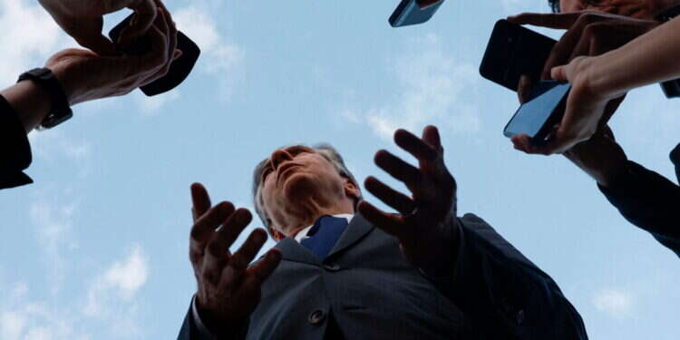 מזכיר המדינה האמריקני אנתוני בלינקן משוחח עם כתבים. צילום: AFP מזכיר המדינה האמריקני אנתוני בלינקן משוחח עם כתבים