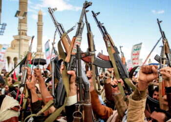 מפגינים תימנים מביעים תמיכה בחמאס בצנעא