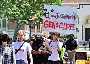 "ראשונים בג'נוסייד". מחאה אנטי-ישראלית באוניברסיטת UCLA בקליפורניה