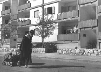 "עפר ארץ הקודש". שיכון בשדרות, 1965. צילום: לע"מ