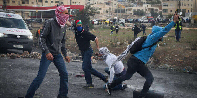 למרות נפילתם של עשרה לוחמים בחודשים האחרונים, "היחידה נלחמת במאה אחוזי כוח". מסתערבים בפעולה ברמאללה. צילום: פלאש 90