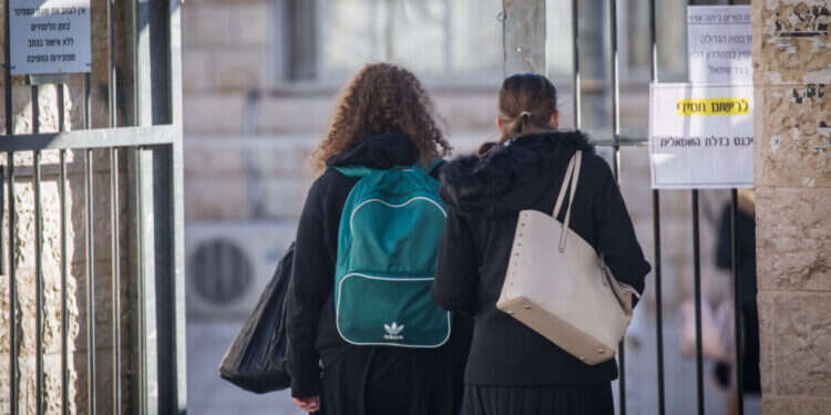 תלמידות חרדיות. צילום: יונתן זינדל, פלאש 90 תוך עשור: זינוק במספר התלמידים החרדים בחינוך הטכנולוגי