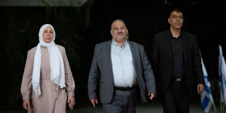 מנסור עבאס, ראש מפלגת רע אחרי שתמכו בחמאס: רשות התאגידים פותחת בפירוק עמותות רע״מ