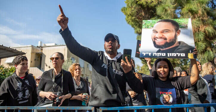 הפגנה בעקבות מות סלומון טקה, דצמבר 22. צילום: שיר תורם, פלאש 90 פרשת סלומון טקה: צדק לאחד לא יכול להיעשות באמצעות עוול לאחר