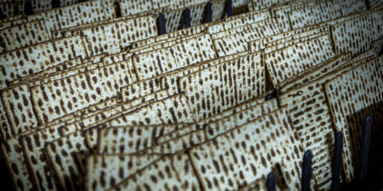 עשרות אלפי ארגזי מצות, יין וגם היתר קטניות: צה"ל נערך לפסח במלחמה