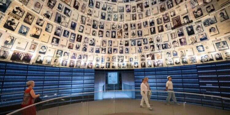 היכל השמות במוסד יד ושם. צילום: יונתן דיזל, פלאש 90.