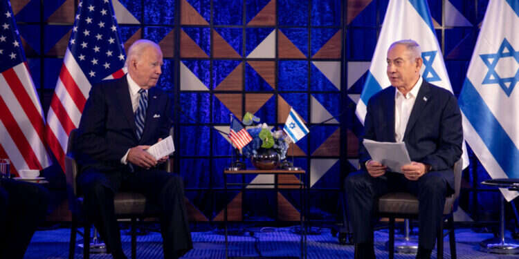 נתניהו וביידן בתל־אביב באוקטובר, אחרי פרוץ מלחמת חרבות ברזל. צילום: מרים אלסטר - פלאש 90 נתניהו וביידן בתל־אביב באוקטובר, אחרי פרוץ מלחמת חרבות ברזל. צילום: מרים אלסטר - פלאש 90