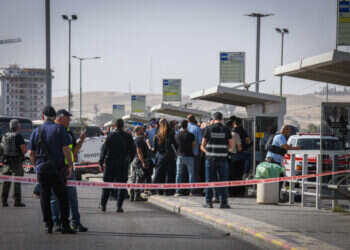 זירת הפיגוע בתחנה המרכזית בבאר־שבע, ביום ראשון. צילום: דודו גרינשפן, פלאש 90