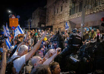 הפגנה מחוץ למעון ראש הממשלה בירושלים, ארכיון. צילום: חיים גולדברג, פלאש 90 "נוח'בות קפלן" הוא ביטוי מזעזע – שעושה משהו מדהים