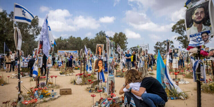 אתר ההנצחה לנרצחי הנובה. צילום: חיים גולדברג, פלאש 90 "כל כך הרבה דתל"שים היו בנובה, כל כך הרבה גבורה ותושייה, והמגזר אומר לעצמו: אולי פספסתי פה משהו". אתר ההנצחה לנרצחי הנובה. צילום: חיים גולדברג, פלאש 90