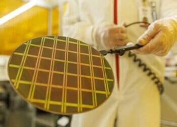 פרוסת סיליקון במפעל שבבים במגדל-העמק. צילום: קובי וולף, בלומברג