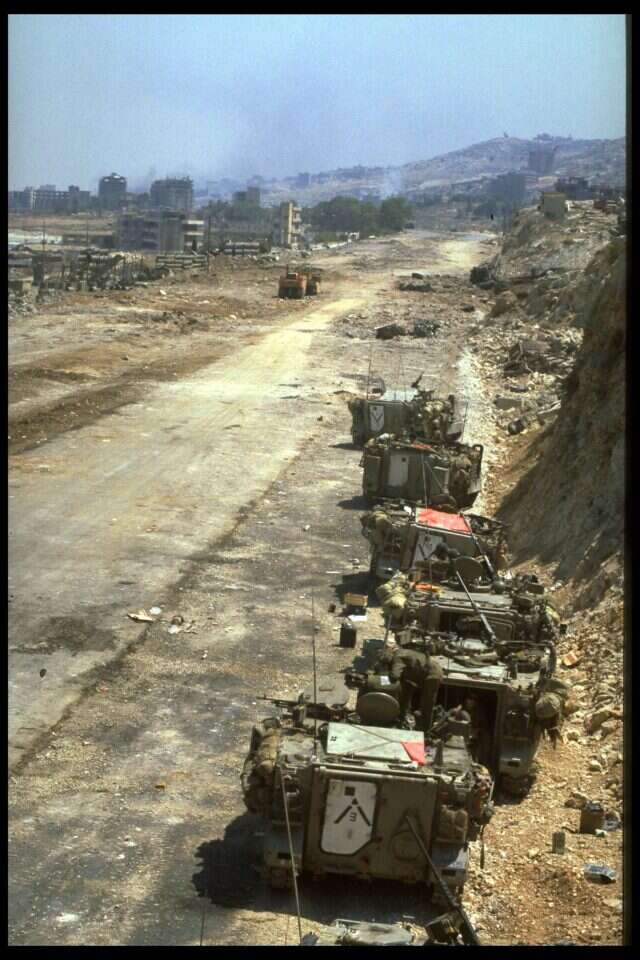 כוחות שריון בדרך לביירות, יולי 1982. צילום: גטי אימג'ס