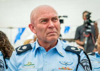 ניצב פלד ומשרוקית הכלבים של התקשורת הישראלית