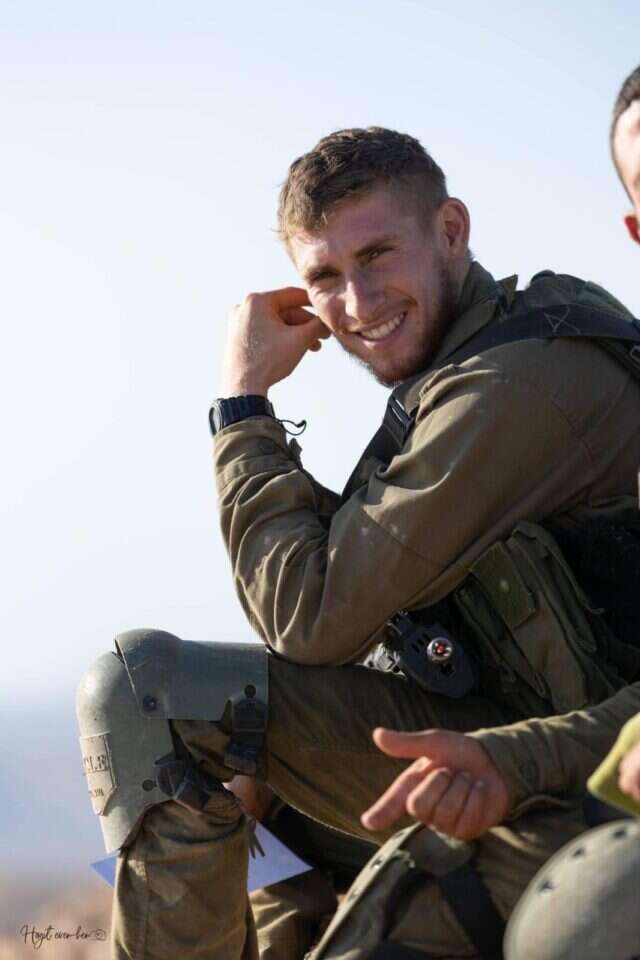 "הוא סיים את הטירונות כמצטיין, משכו אותו לסיירת והוא הצטיין, מצטיין סוף מסלול, מצטיין קורס מ"כים". סמ"ר ענר שפירא ז"ל. צילום: באדיבות המשפחה