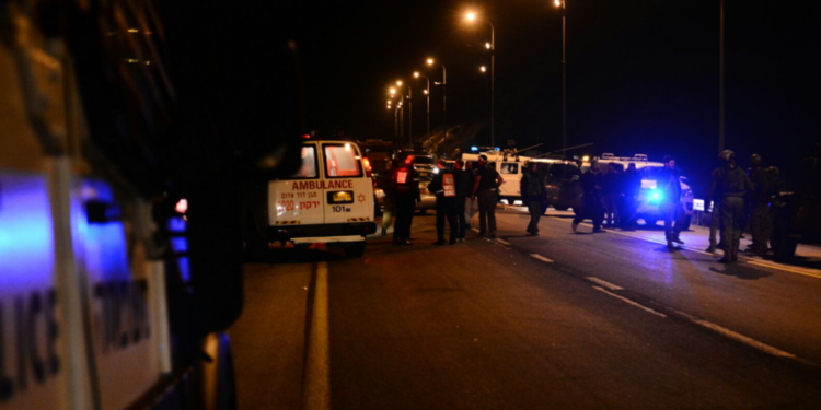 זירת פיגוע, אילוסטרציה. צילום: מאיר לביא/TPS "השוטרים רצחו אותו": משפחת המחבל מהפיגוע בכוכב יאיר טוענת לחפותו