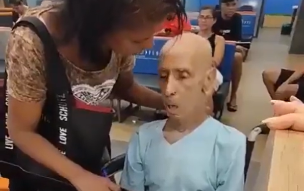 צילום מסך מתוך הסרטון מהבנק בברזיל ברזיל: אישה נכנסה לבנק עם דודה המת – כדי לקבל הלוואה