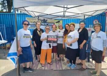 אמהות הלוחמים הפגינו: לפנות מירושלים את "שגרירת חמאס"