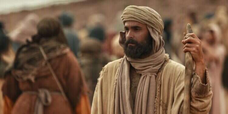 אבי אזולאי על סט הצילומים בתפקיד משה. באדיבות נטפליקס