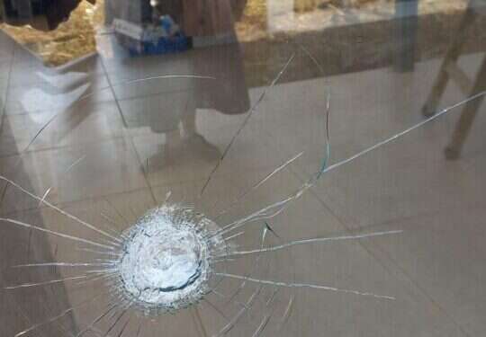 תוצאות הירי הבוקר על קיבוץ מירב. באדיבות המשפחה קיבוץ מירב: "כבר שנה אנחנו תחת ירי, סופרים למעלה מ-30 אירועים"