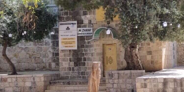 משרדי עמותת לג'נת זקאת אלקודס אלמרכזייה בהר הבית, הבוקר. צילום: אלחנן גרונר, הקול היהודי עמותת לג'נת זקאת אלקודס אלמרכזייה, הר הבית