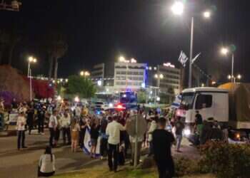 חוסמים את משאיות הסיוע לעזה. צילום: צו 9 מרדף וחסימות בכמה צמתים: משאיות הסיוע מירדן עוכבו במשך 8 שעות