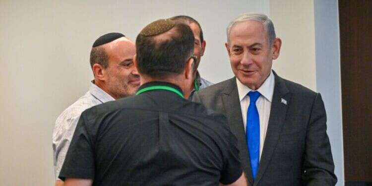 נתניהו במפגש עם משפחות חטופים ומשפחות שכולות, שלשום. צילום: קובי גדעון /לע "ניכנס לרפיח ונחסל את גדודי חמאס – עם או בלי עסקה"