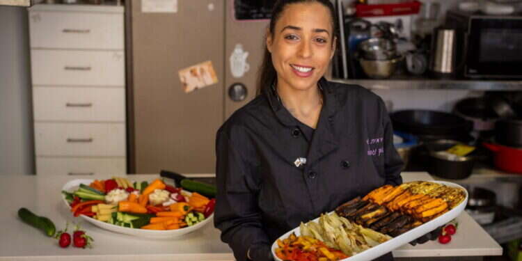 אדמית ענטבי, בעלת הקייטרינג אדמית ענטבי, בעלת הקייטרינג "מתוק וגם מלוח". צילום: אריק סולטן