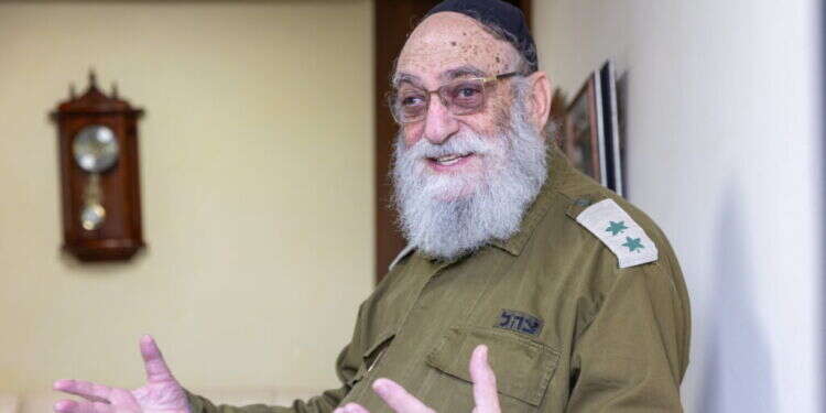 הרב יעקב רוזה
צילום יוסי אלוני
 "אני שליח של הנופלים והמשפחות": גם בגיל 80 הרב הצבאי ממשיך לזהות חללים