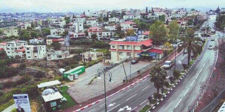 ההר חוצץ בין לבנון לכפר. חורפיש. אייל מרגולין, ג'יני