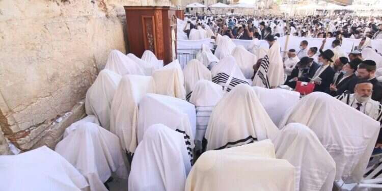 ברכת כהנים בכותל. צילום: הקרן למורשת הכותל שדרות, ירושלים והספארי: מה עושים עם הילדים בפסח