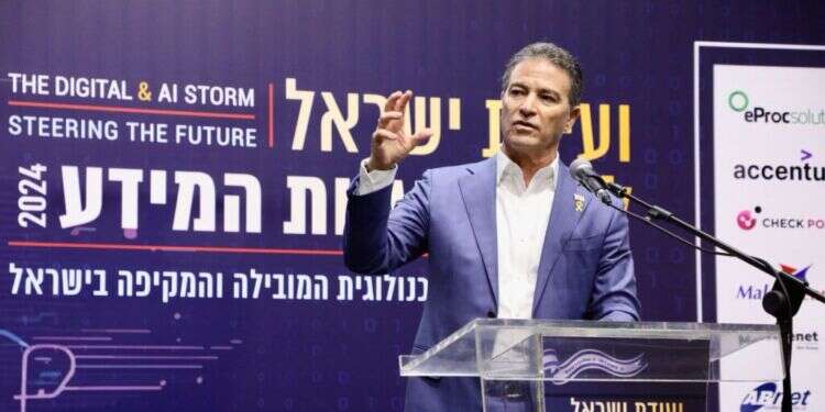 בשב"כ הכחישו, אך ראש המוסד לשעבר מאשר: פועלים עזתים ריגלו עבור חמאס