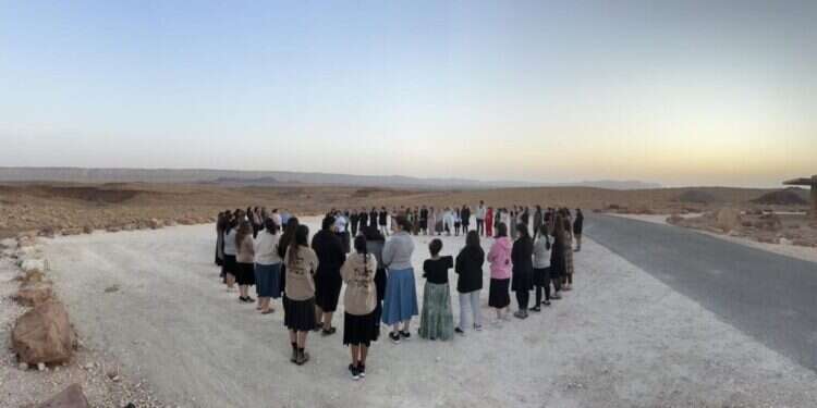 בנות השירות הלאומי במסע ישראלי. צילום: באדיבות מסע ישראלי כחלק מעידוד הארכת השירות הלאומי: הבנות יצאו למסע ישראלי