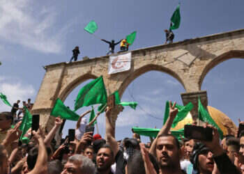 הפשקוויל הנוצרי: כמרים נגד פרות אדומות