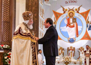 נשיא מצרים א־סיסי עם האפיפיור הקופטי. צילום: איי.אף.פי